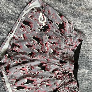 Lululemon & Peloton Hottie short 3.5 inches